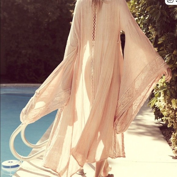 Jen’s Pirate Booty Wood Creek Kimono in EUC size L in cream - off white - Picture 3 of 5